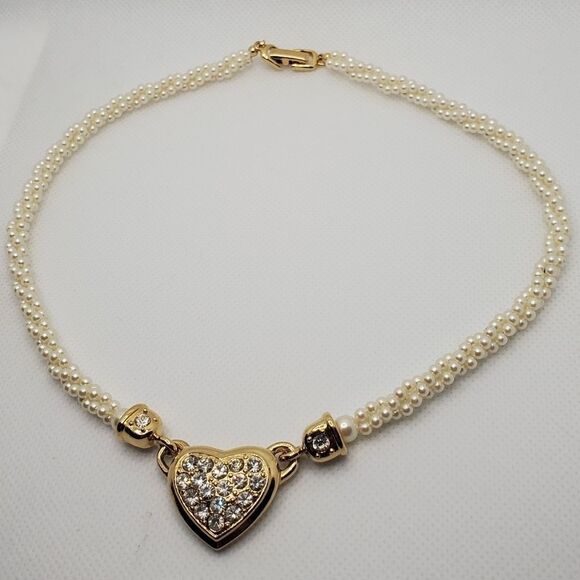 Beautiful ivory Pearl Necklace With gold tone heart. - Picture 9 of 12